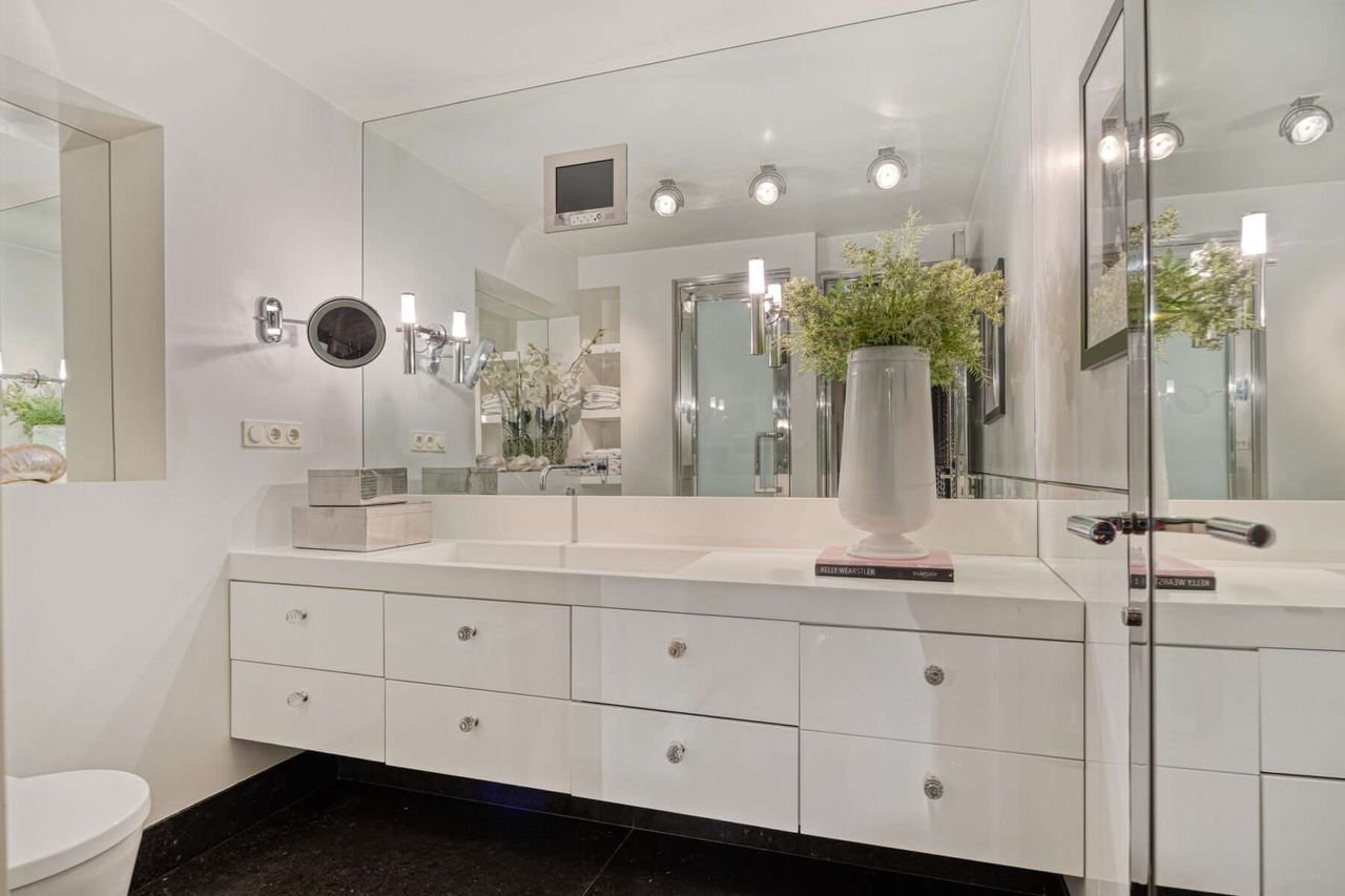 Luxe 142m² aan het Vondelpark met parking - Afbeelding 43