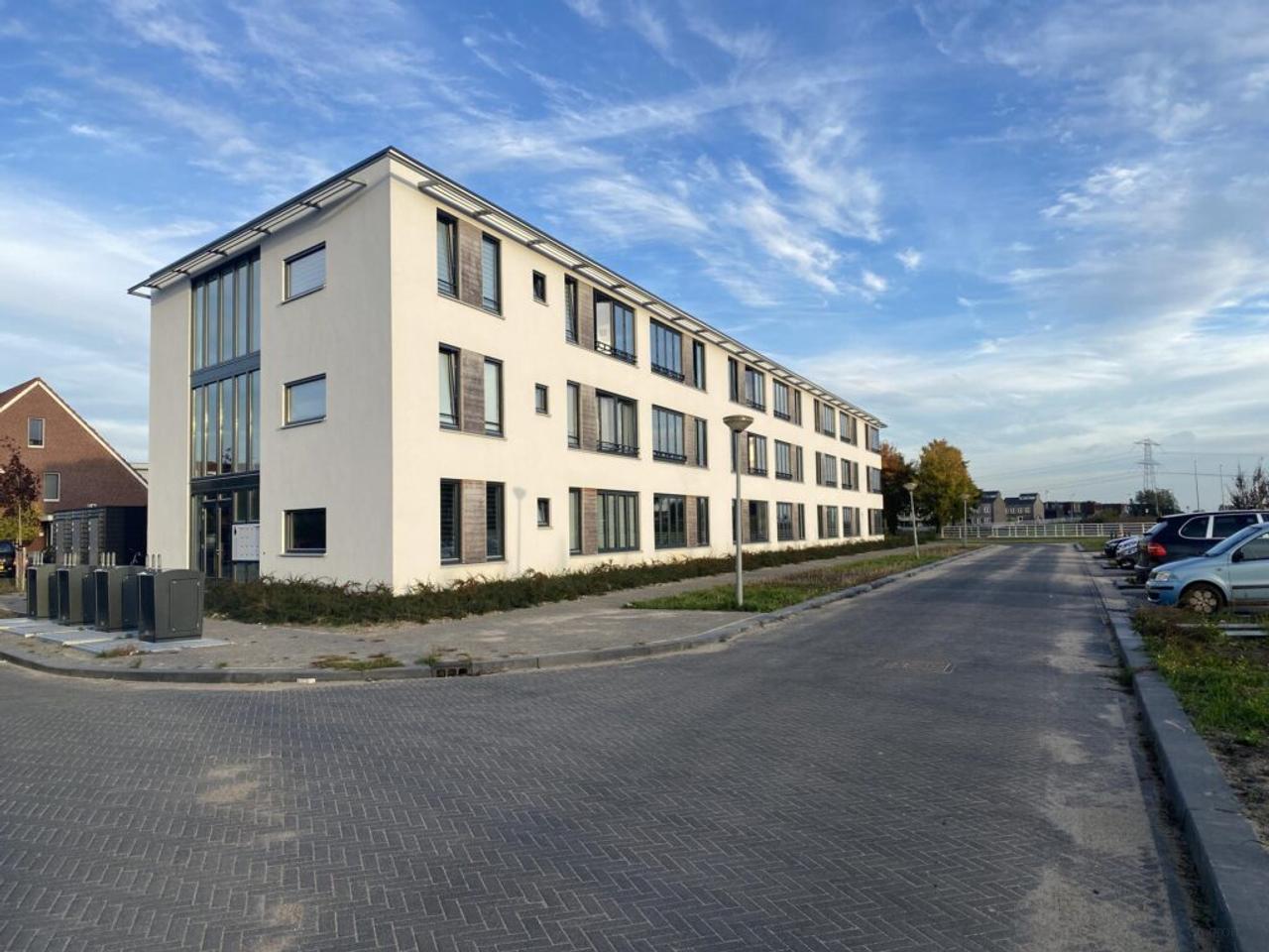 2-Bedroom Apartment with Balcony in Almere Buiten - Image 1