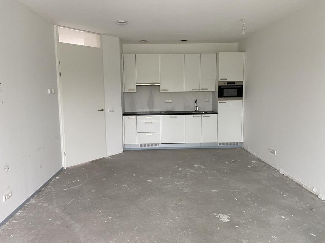 2-Bedroom Apartment with Balcony in Almere Buiten - Image 3