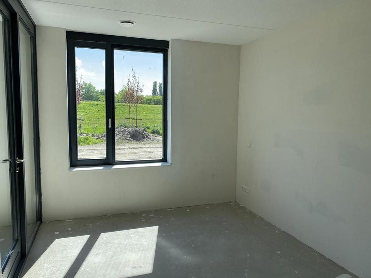2-Bedroom Apartment with Balcony in Almere Buiten - Image 5