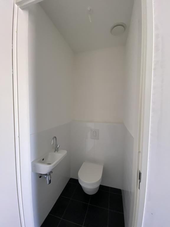 2-Bedroom Apartment with Balcony in Almere Buiten - Image 8