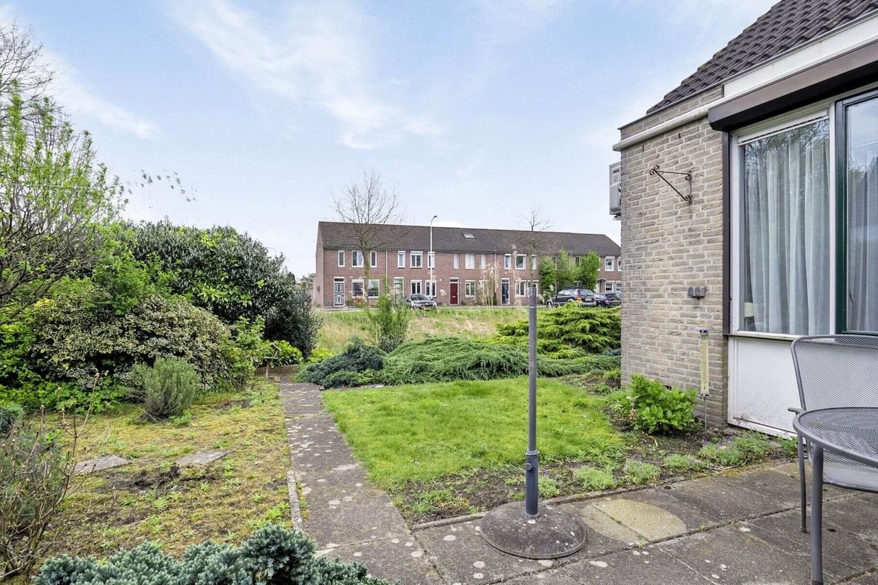 Semi-bungalow met tuin en carport in Tilburg - Afbeelding 27