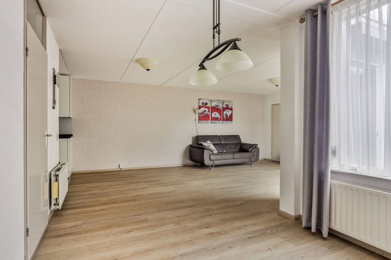 Semi-bungalow met tuin en carport in Tilburg - Afbeelding 7