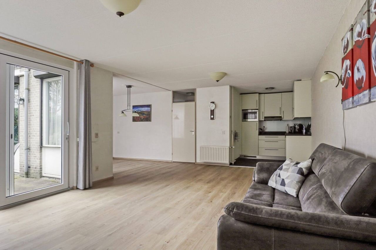 Semi-bungalow met tuin en carport in Tilburg - Afbeelding 8