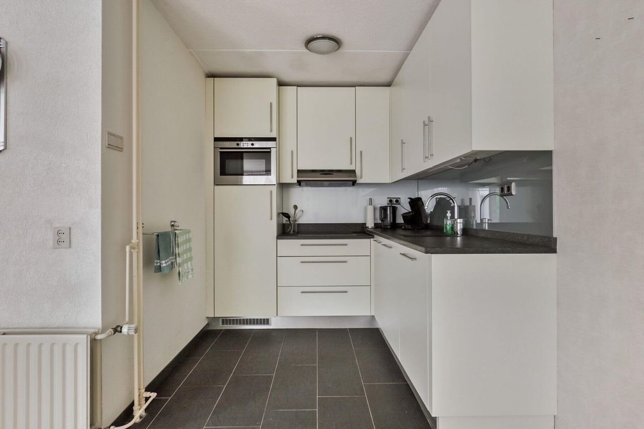 Semi-bungalow met tuin en carport in Tilburg - Afbeelding 9