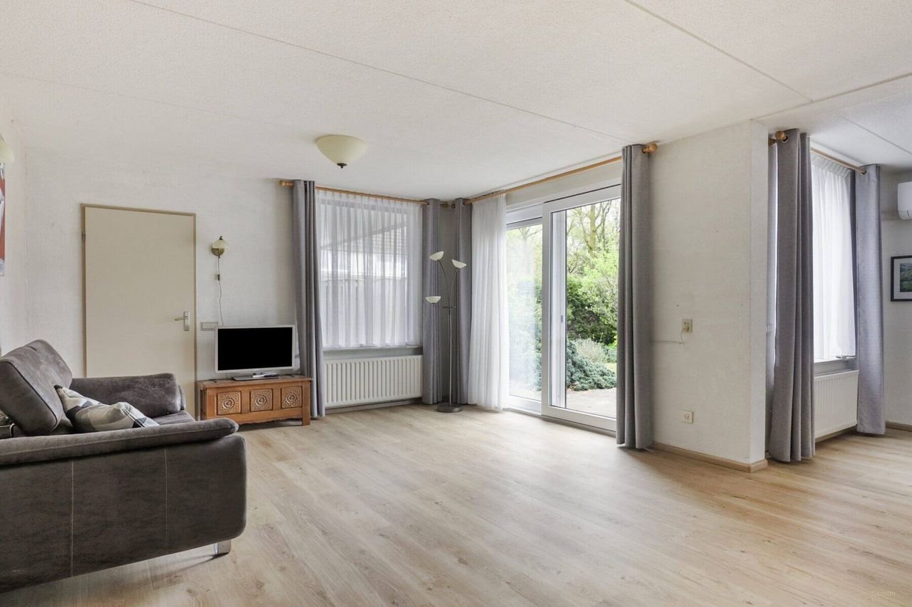 Semi-bungalow met tuin en carport in Tilburg - Afbeelding 3