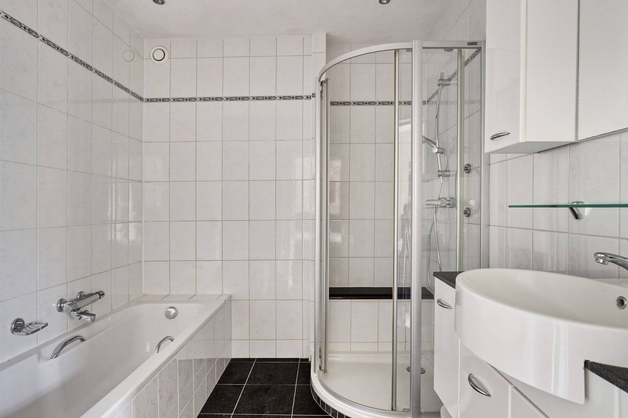 Semi-bungalow met tuin en carport in Tilburg - Afbeelding 13