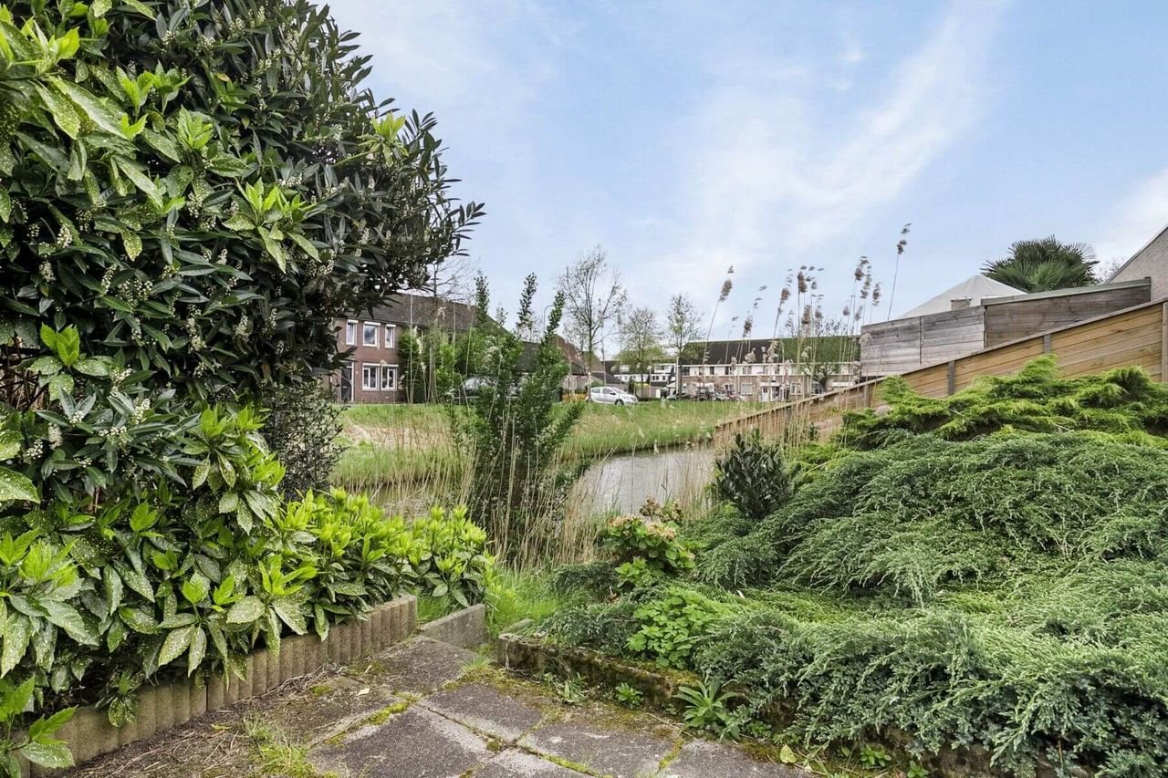 Semi-bungalow met tuin en carport in Tilburg - Afbeelding 28