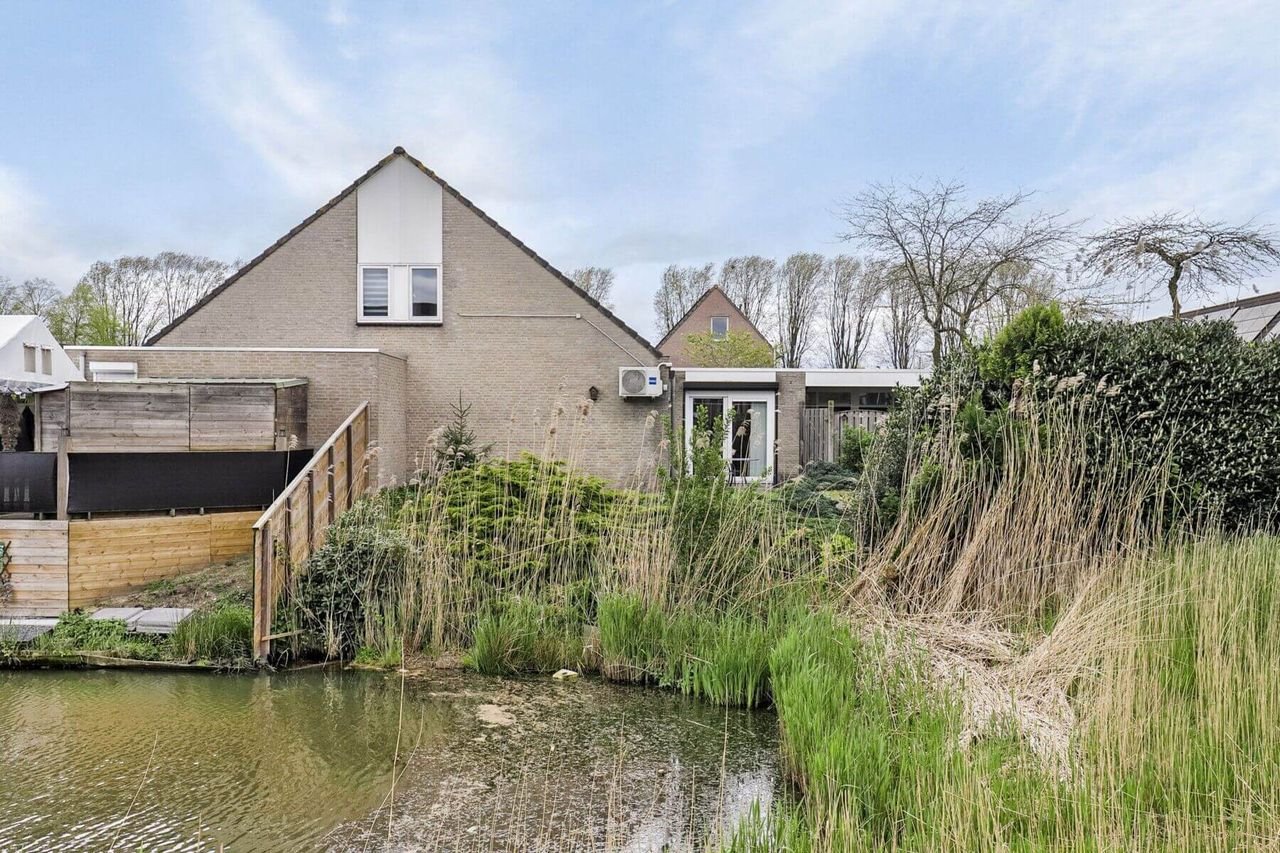 Semi-bungalow met tuin en carport in Tilburg - Afbeelding 29