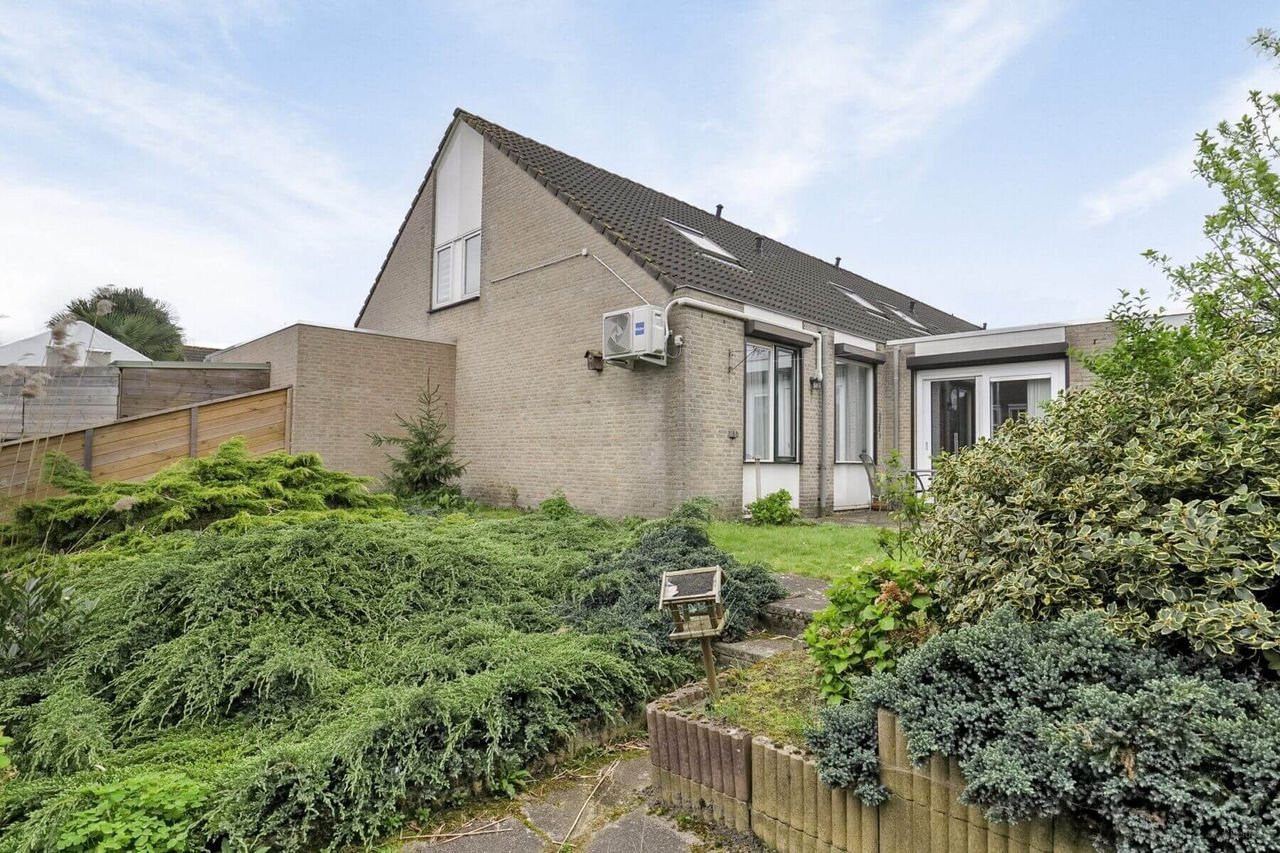 Semi-bungalow met tuin en carport in Tilburg - Afbeelding 25