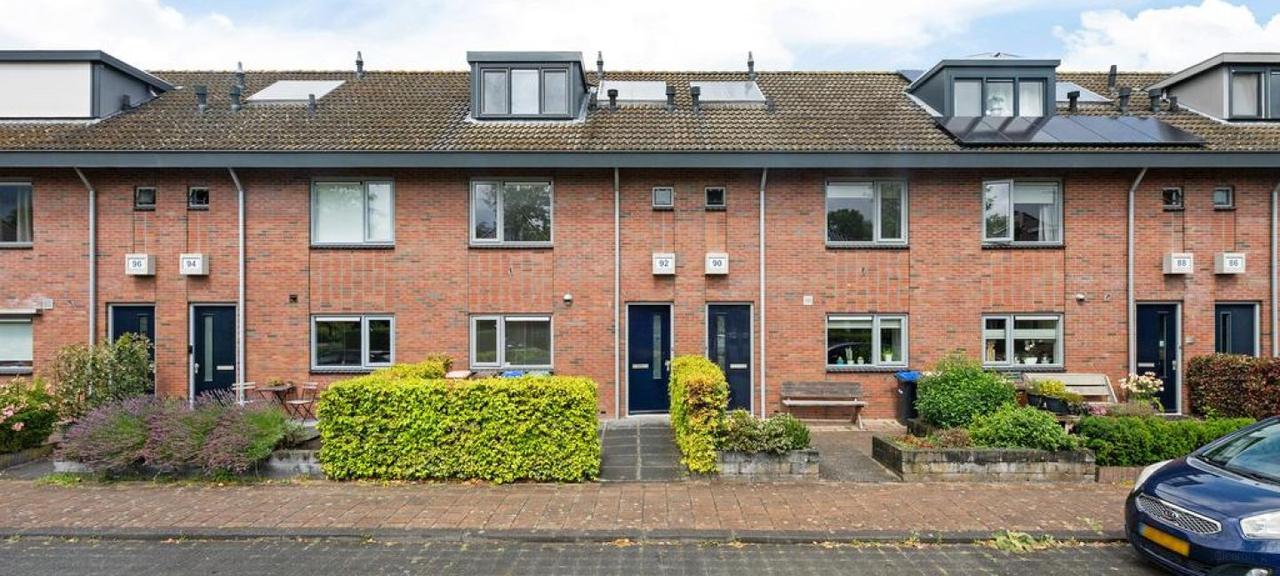 Uitgebouwde gezinswoning met 5 slaapkamers in Soest - Afbeelding 1
