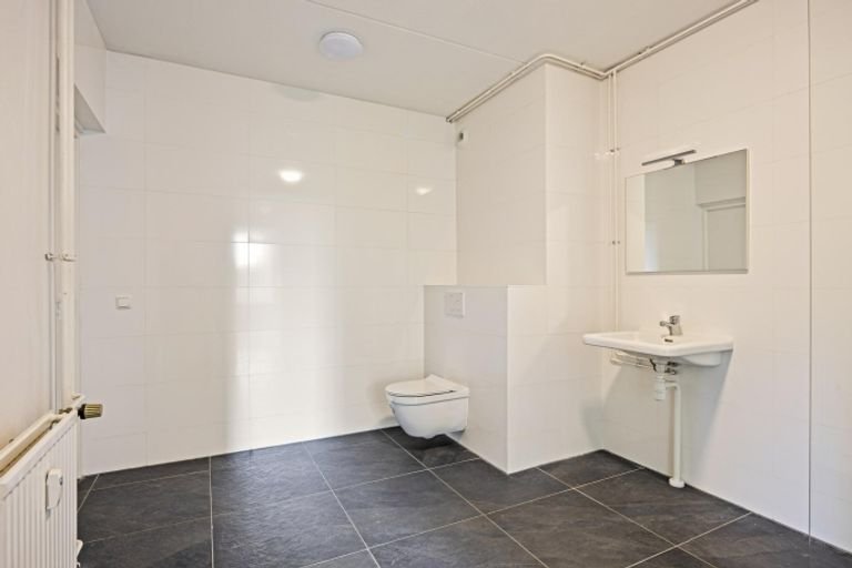 Renovated apartment for 55+ in Heerlen - Image 19