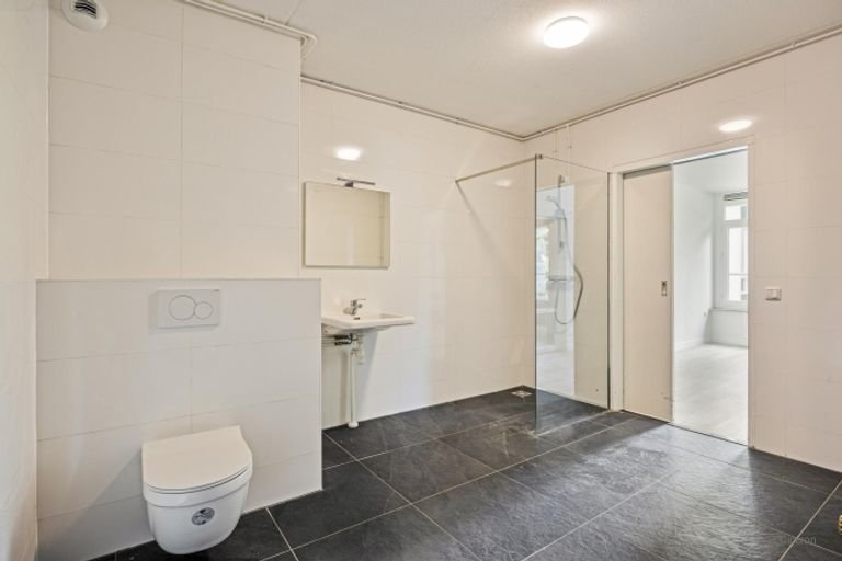 Renovated apartment for 55+ in Heerlen - Image 18