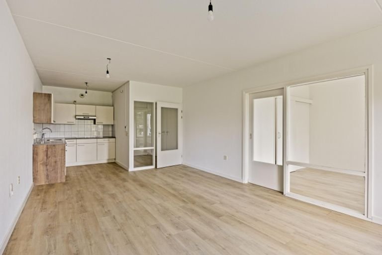 Renovated apartment for 55+ in Heerlen - Image 9