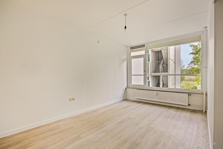 Renovated apartment for 55+ in Heerlen - Image 15