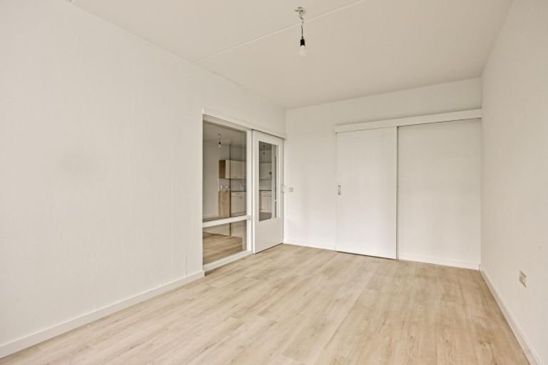 Renovated apartment for 55+ in Heerlen - Image 16