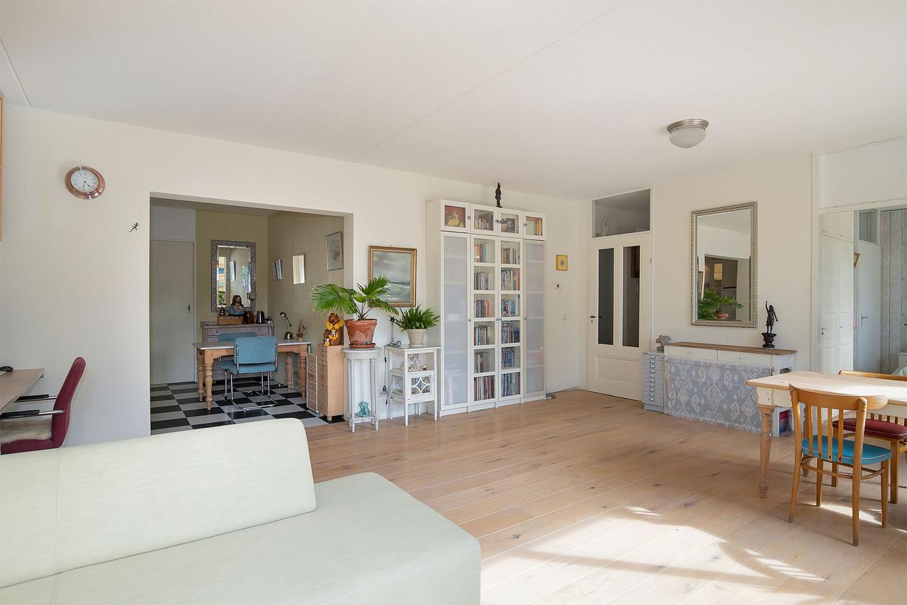 Furnished 1-Bedroom Apartment at Westerdok - Image 4