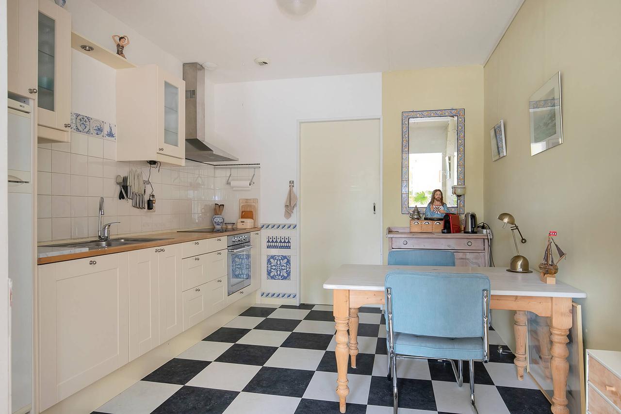 Furnished 1-Bedroom Apartment at Westerdok - Image 8
