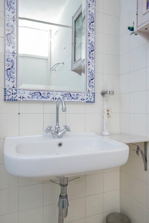 Furnished 1-Bedroom Apartment at Westerdok - Image 27