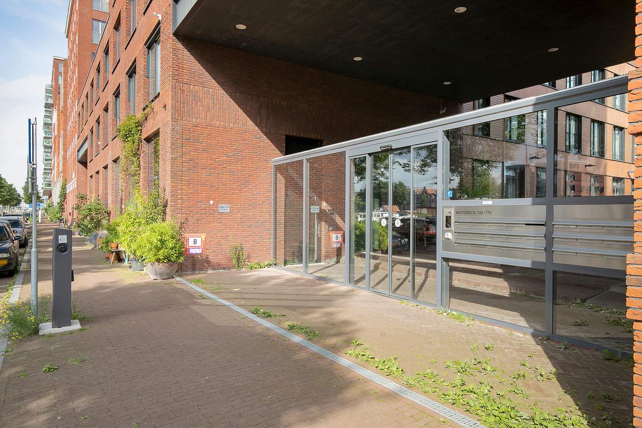 Furnished 1-Bedroom Apartment at Westerdok - Image 31