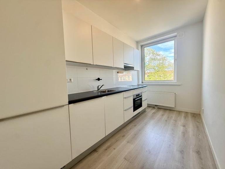 Tweekamerappartement met balkon in De Baarsjes - Afbeelding 1