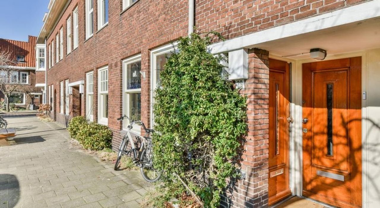 Ruime bovenwoning aan het Mariotteplein - Afbeelding 1