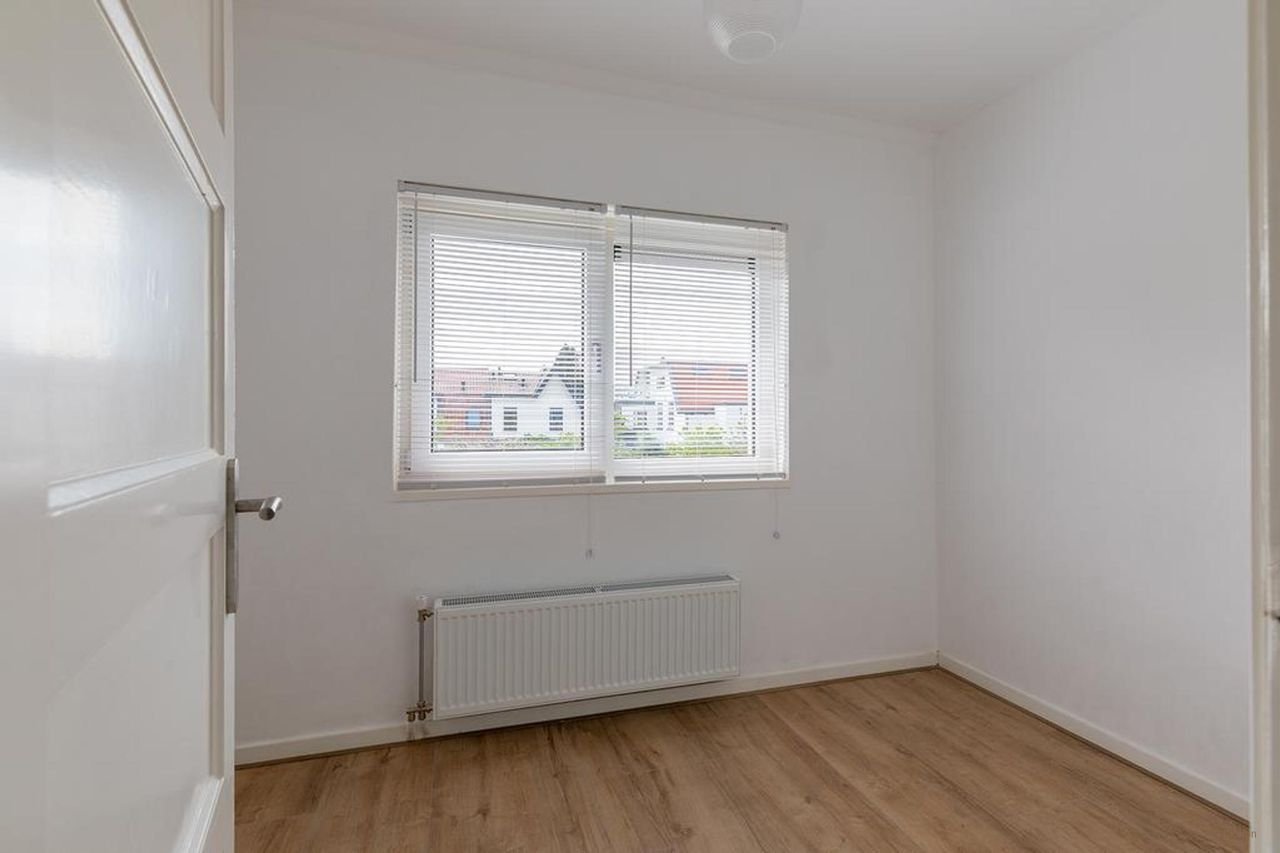 Hoekwoning met 20 meter diepe tuin - Afbeelding 13