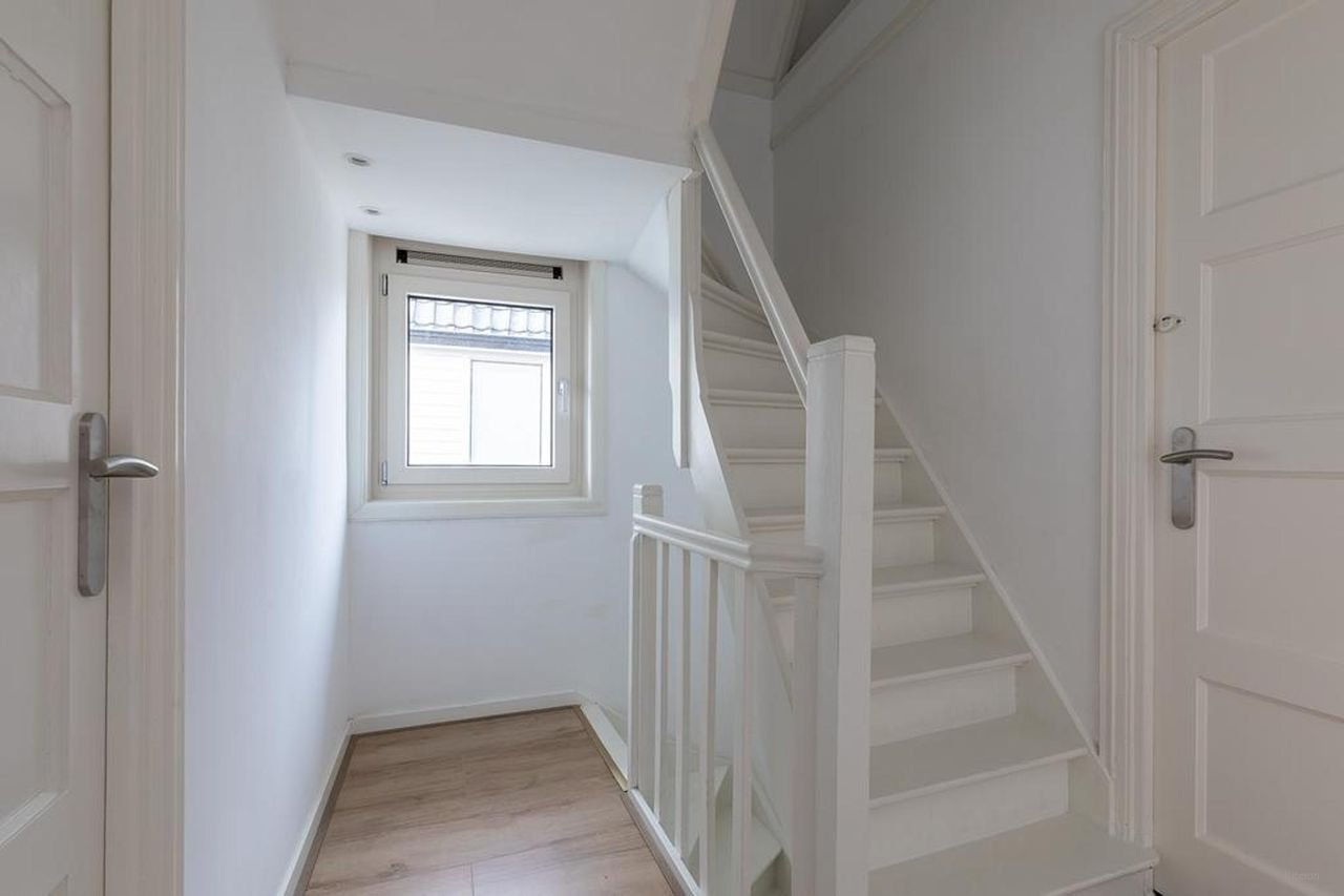 Hoekwoning met 20 meter diepe tuin - Afbeelding 16