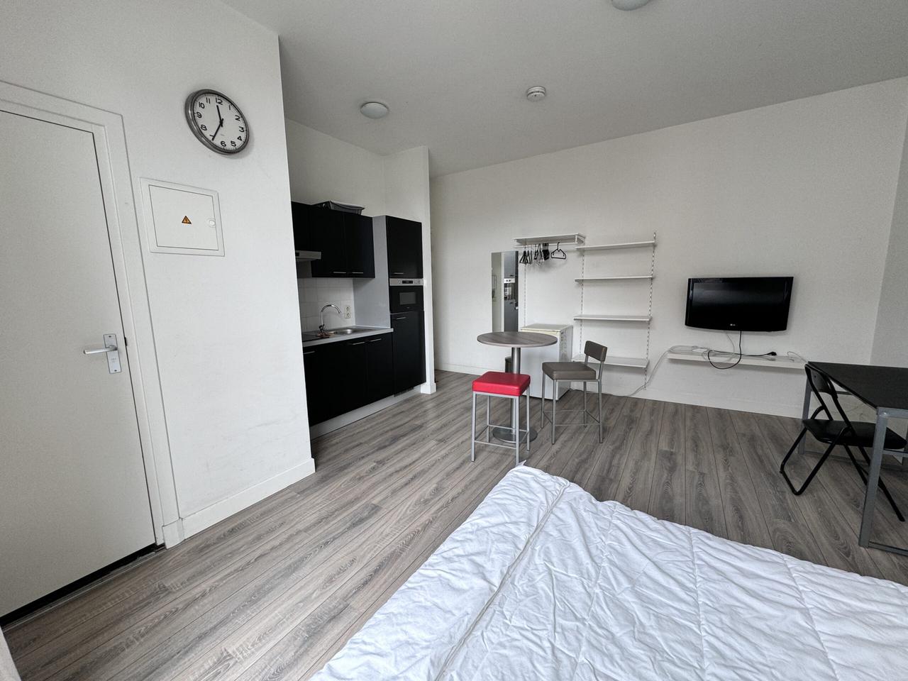 Furnished studio with terrace in Wyck - Image 3