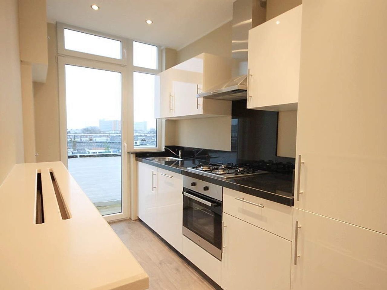 Groot 4-kamer appartement in Moerwijk - Afbeelding 3