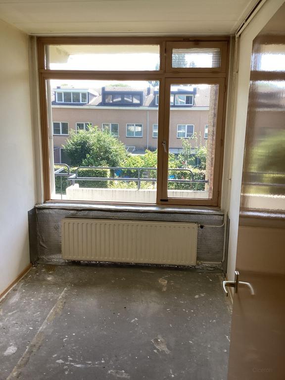 Temporary apartment with balcony in Rotterdam-South - Image 4