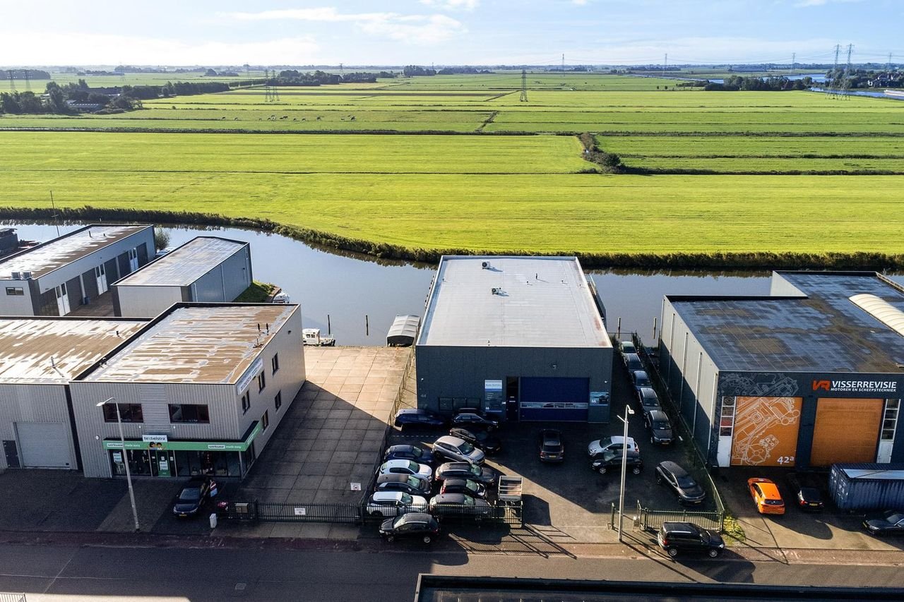 Waterfront living with private moorings - Image 29