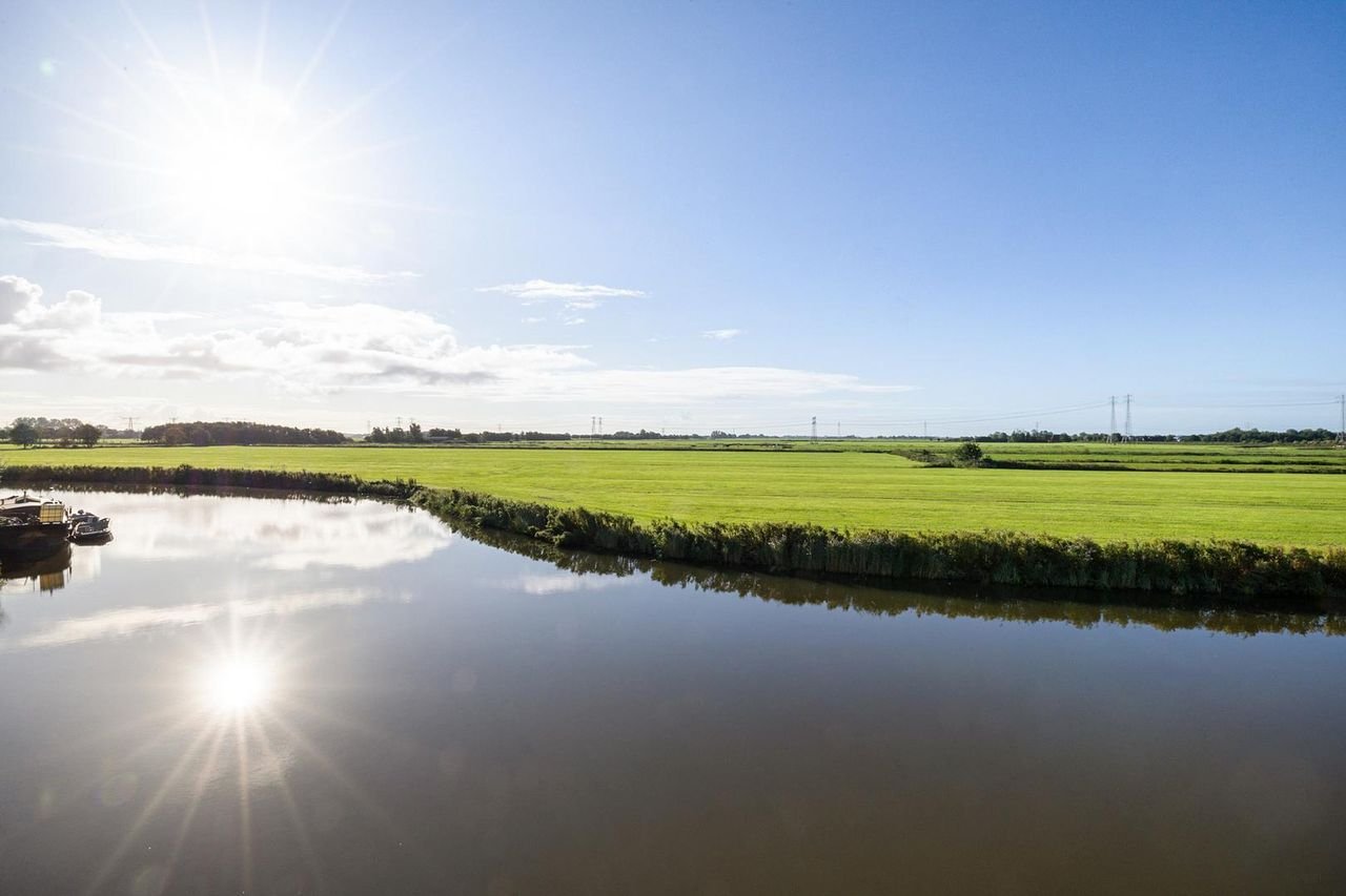 Waterfront living with private moorings - Image 20