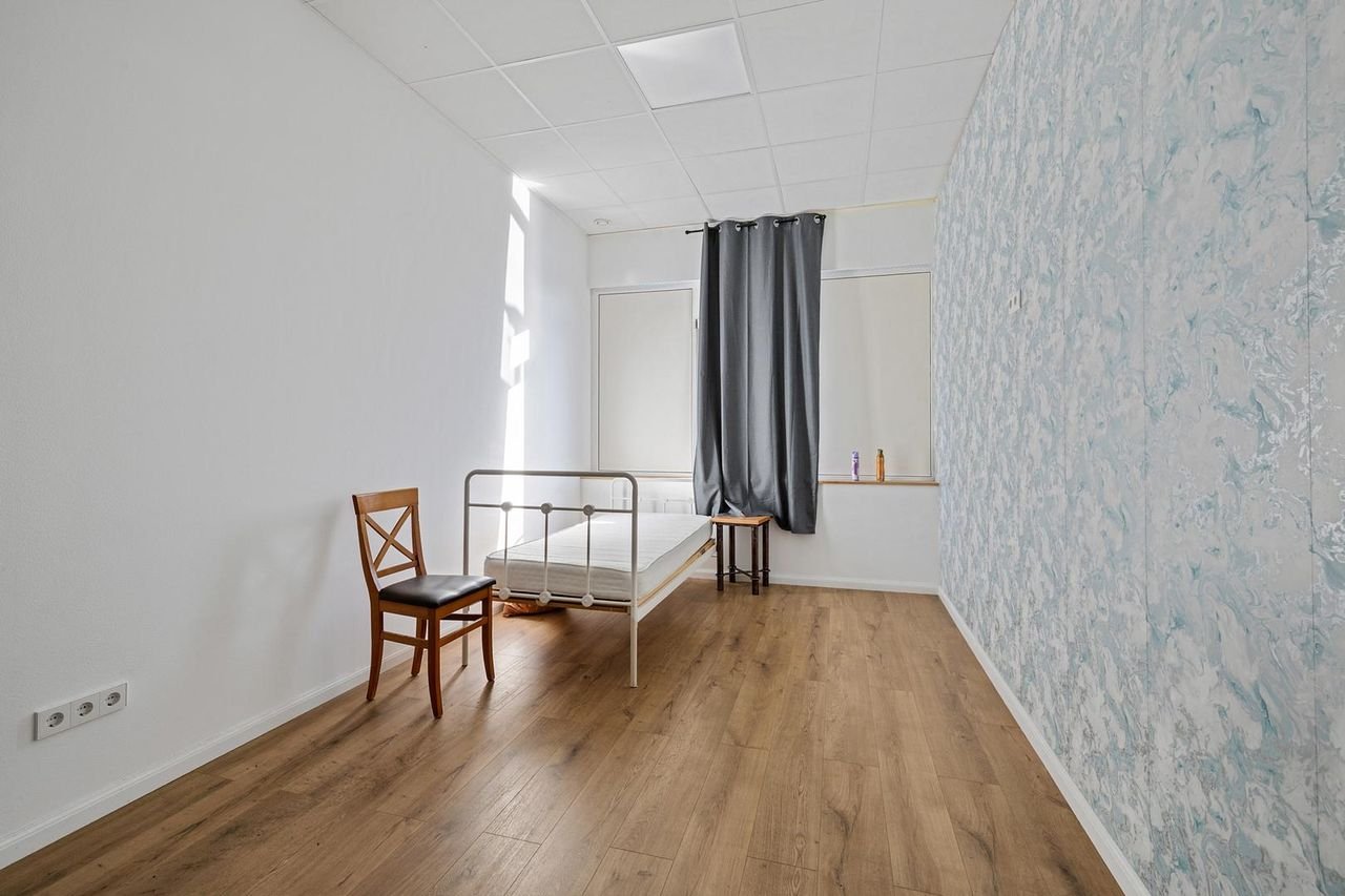 Waterfront living with private moorings - Image 3