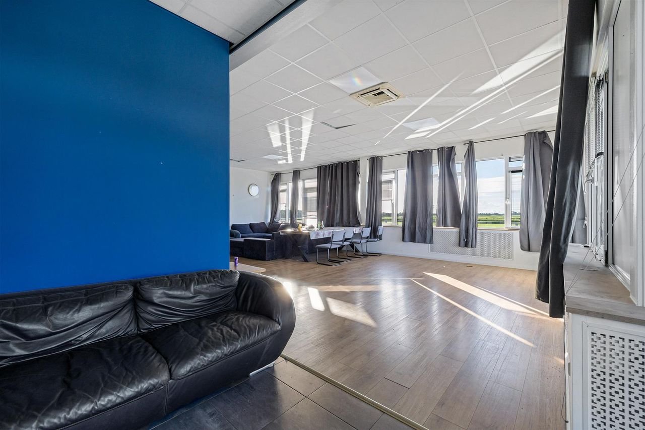 Waterfront living with private moorings - Image 11