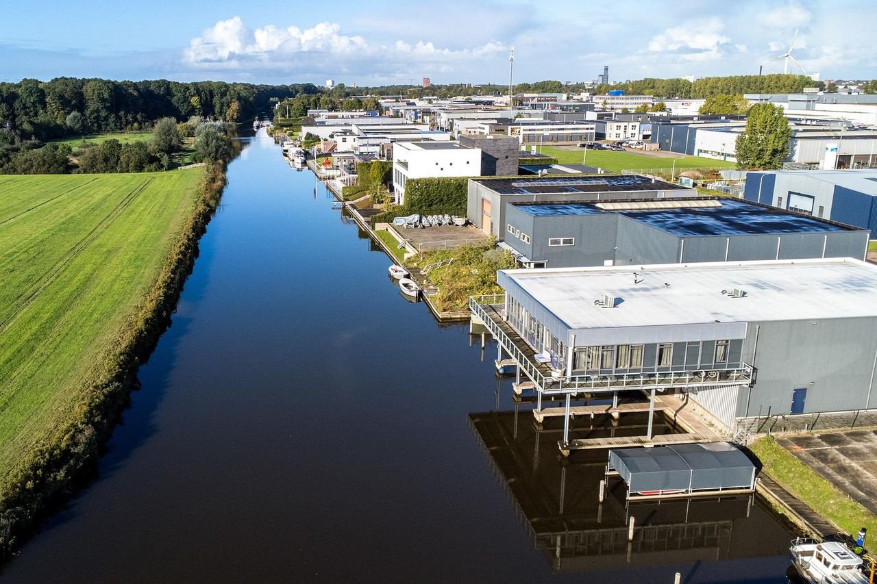 Waterfront living with private moorings - Image 26