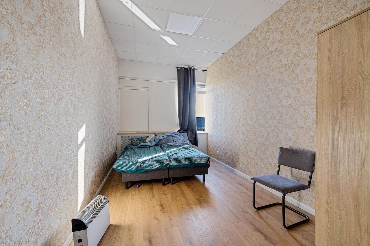 Waterfront living with private moorings - Image 2