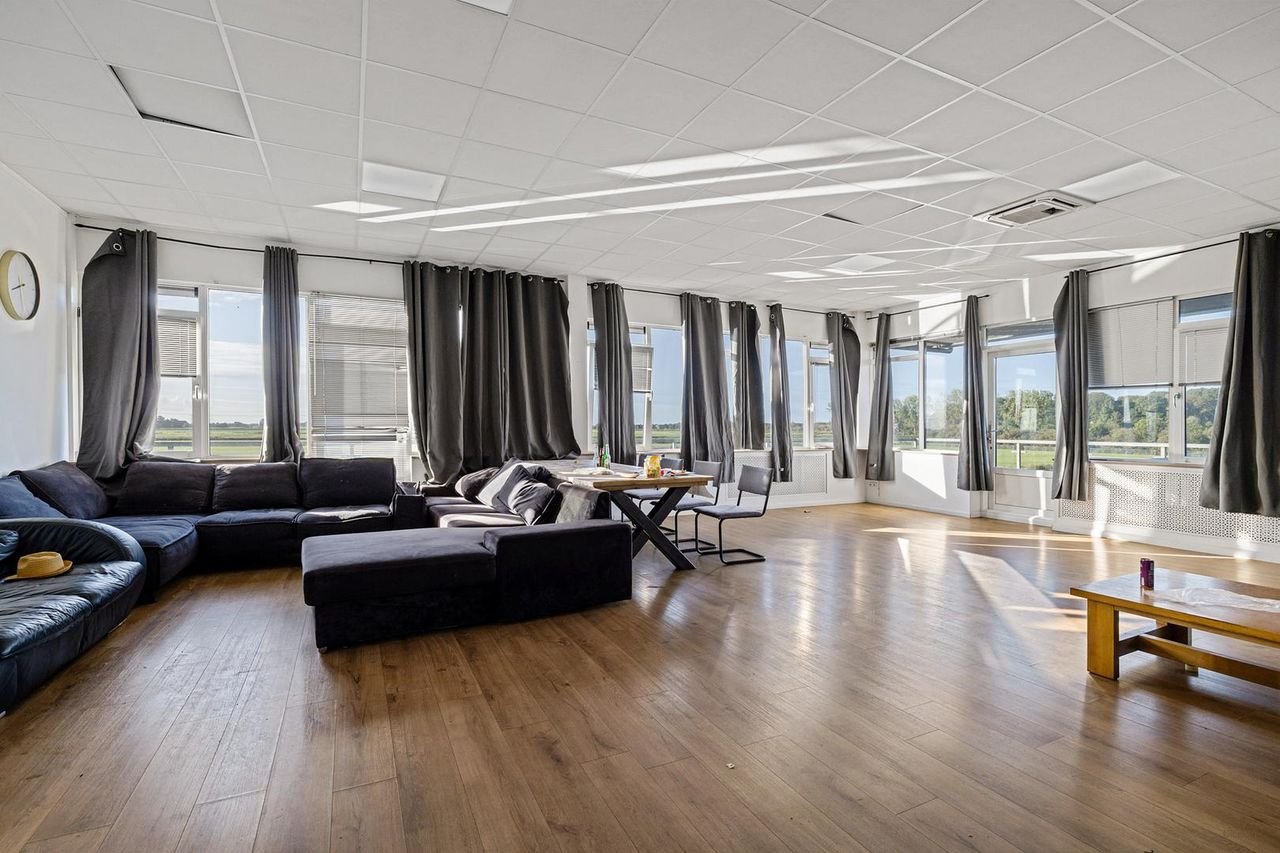 Waterfront living with private moorings - Image 1