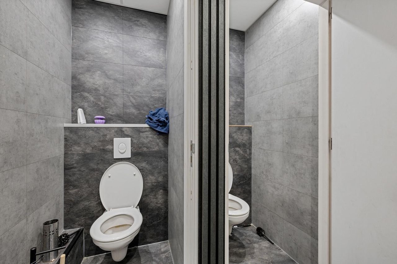 Waterfront living with private moorings - Image 10