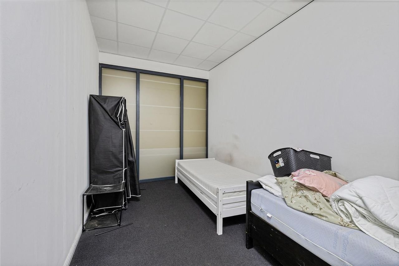 Waterfront living with private moorings - Image 6