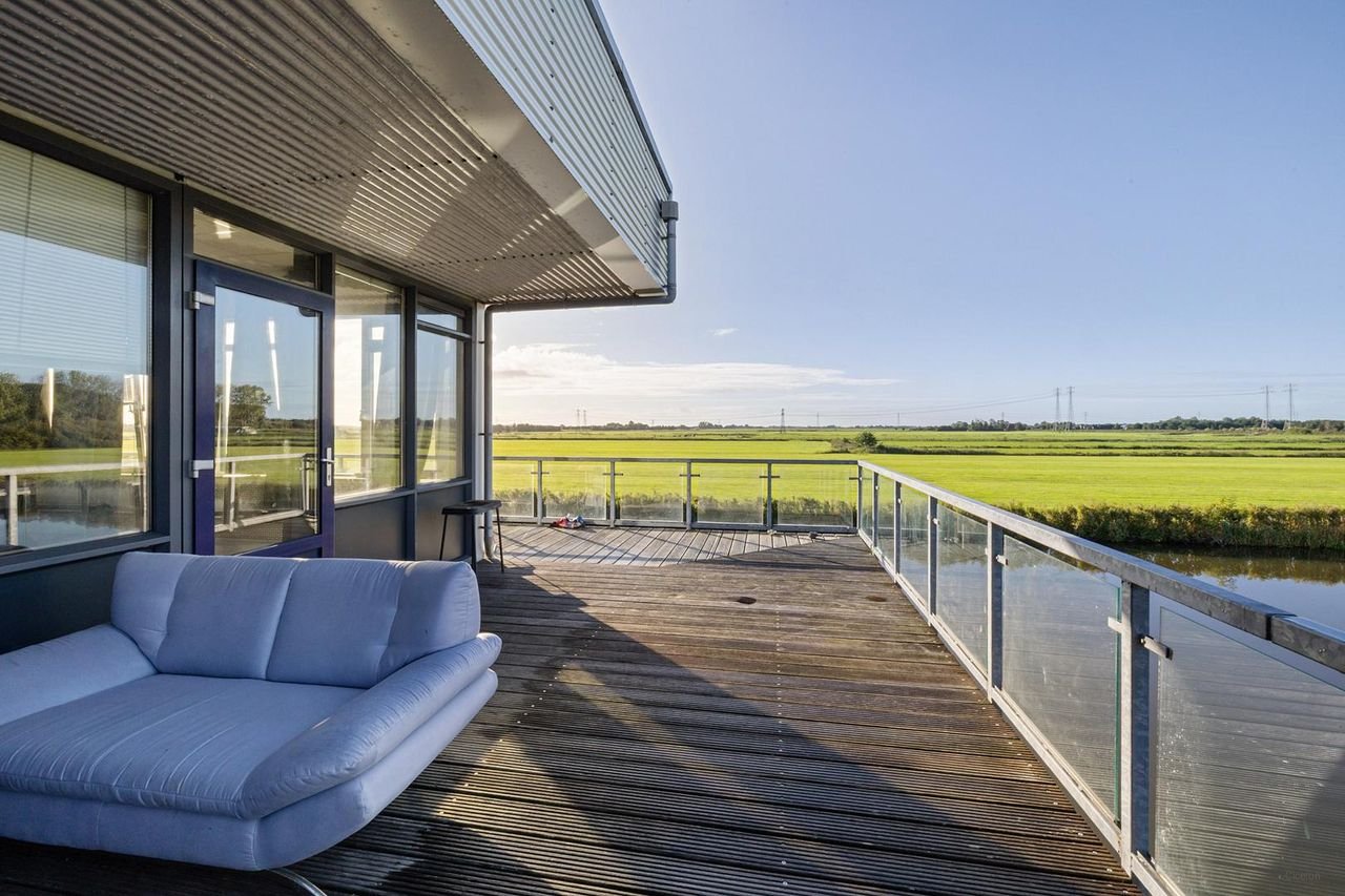 Waterfront living with private moorings - Image 17