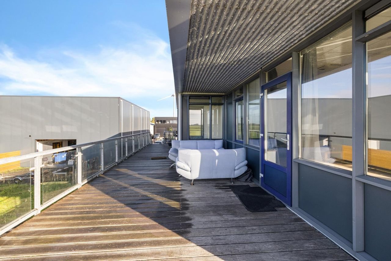 Waterfront living with private moorings - Image 16