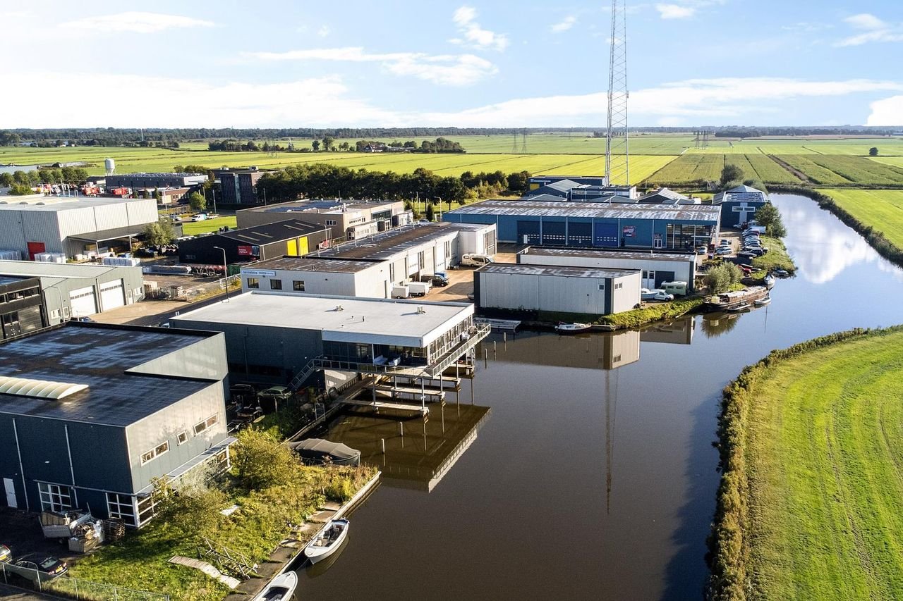 Waterfront living with private moorings - Image 27