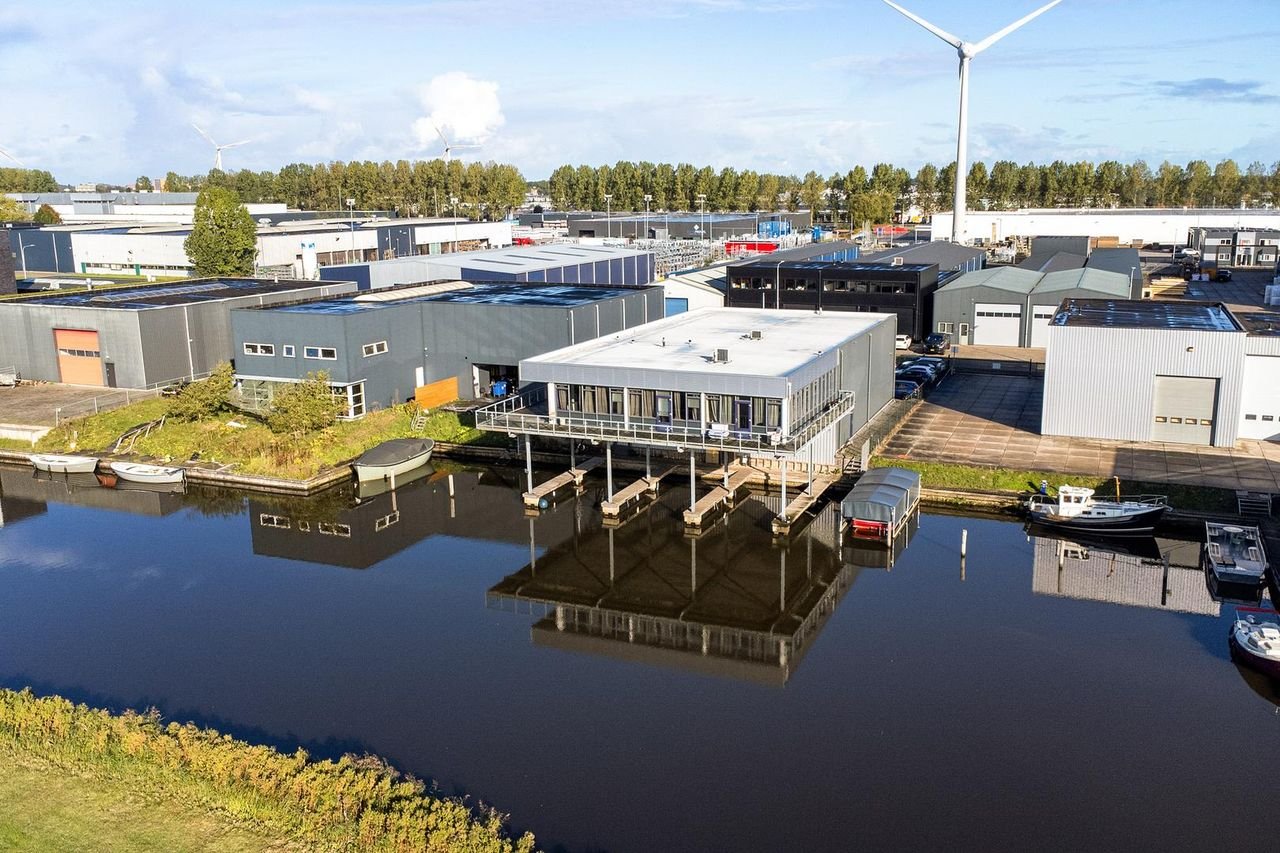 Waterfront living with private moorings - Image 22