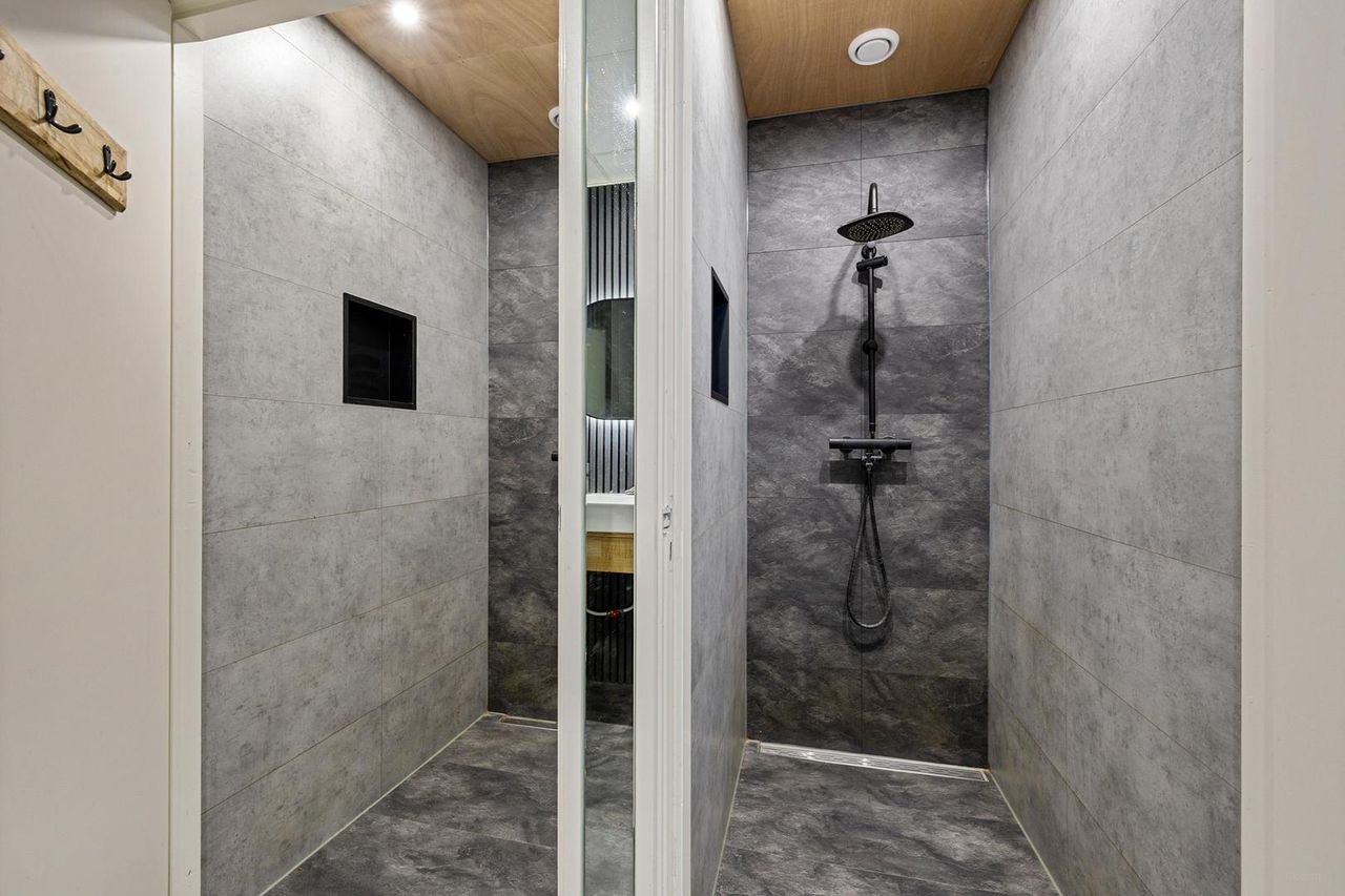 Waterfront living with private moorings - Image 8