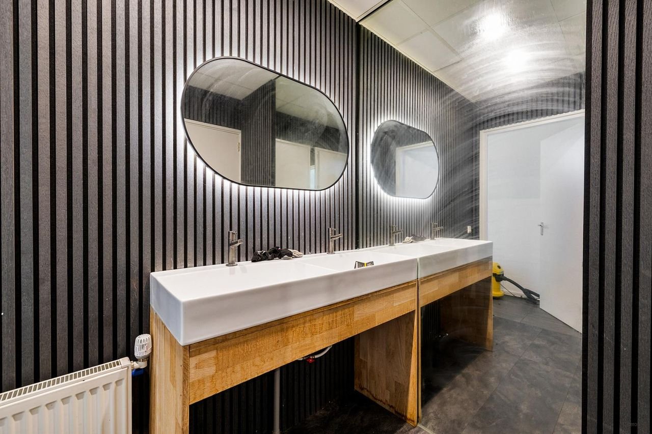 Waterfront living with private moorings - Image 7