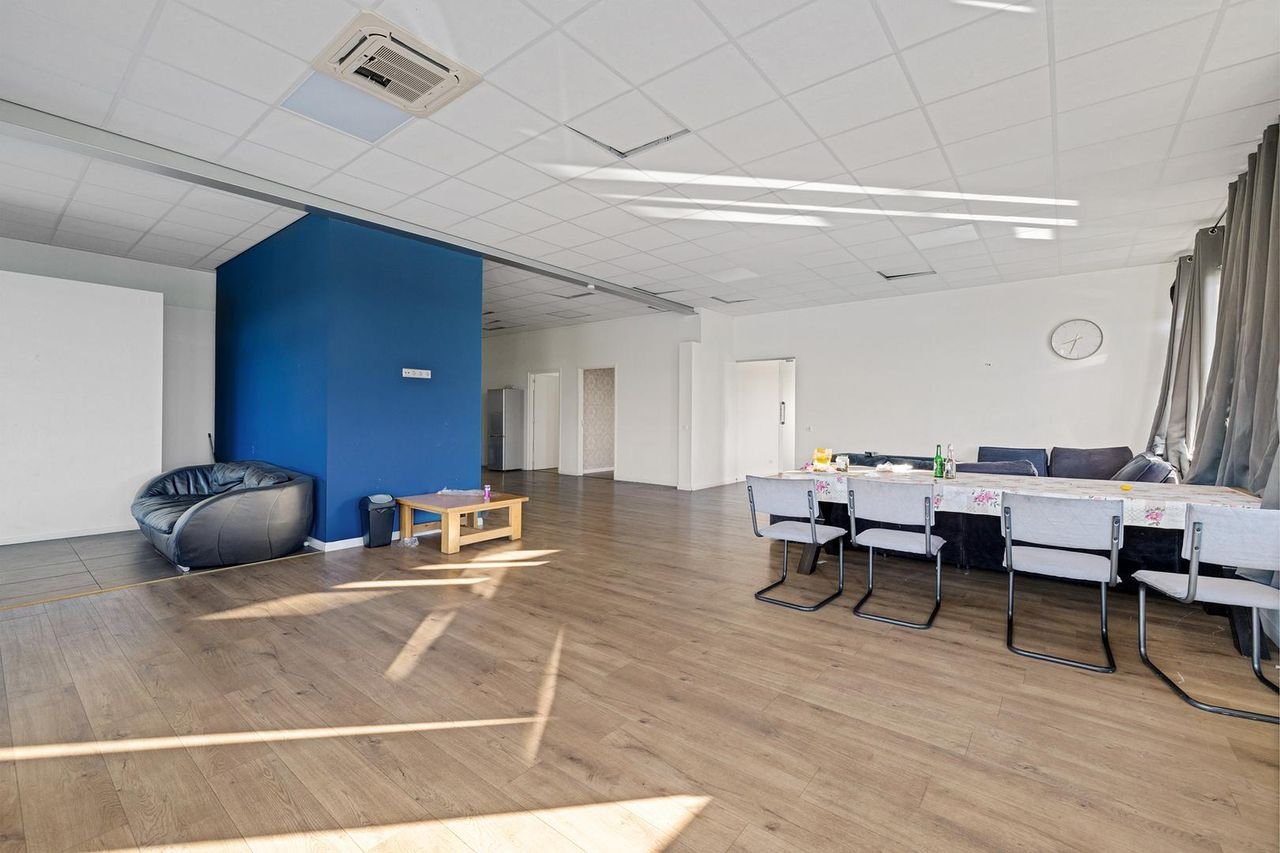 Waterfront living with private moorings - Image 12