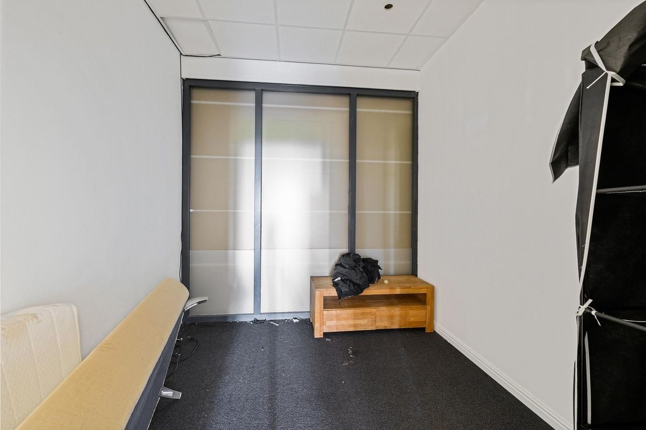 Waterfront living with private moorings - Image 4