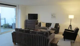 Spacious living (117 m²) with private parking space