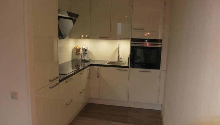 Spacious living (117 m²) with private parking space - Image 2